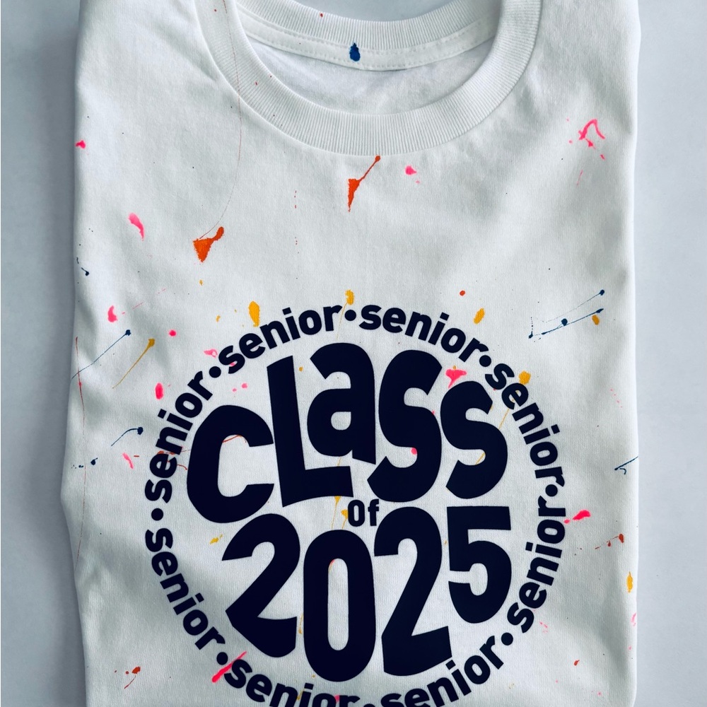 Congratulate your Graduate with this vibrant colorful Tee Shirt